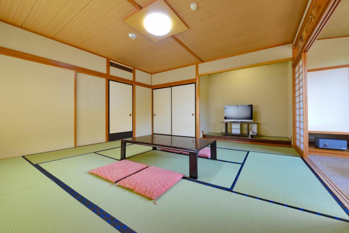 Ooedo Onsen Monogatari Shinshu Kakeyu Hotel Ueda Phòng bức ảnh