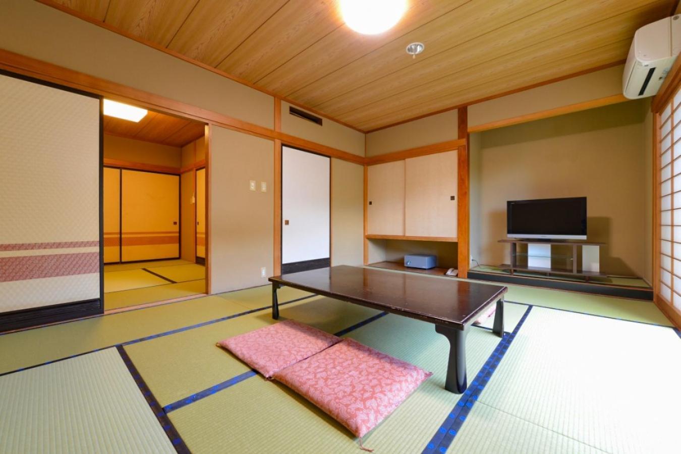 Ooedo Onsen Monogatari Shinshu Kakeyu Hotel Ueda Phòng bức ảnh